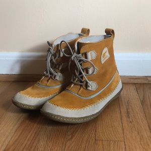 Sorel lace up boots. Unique!